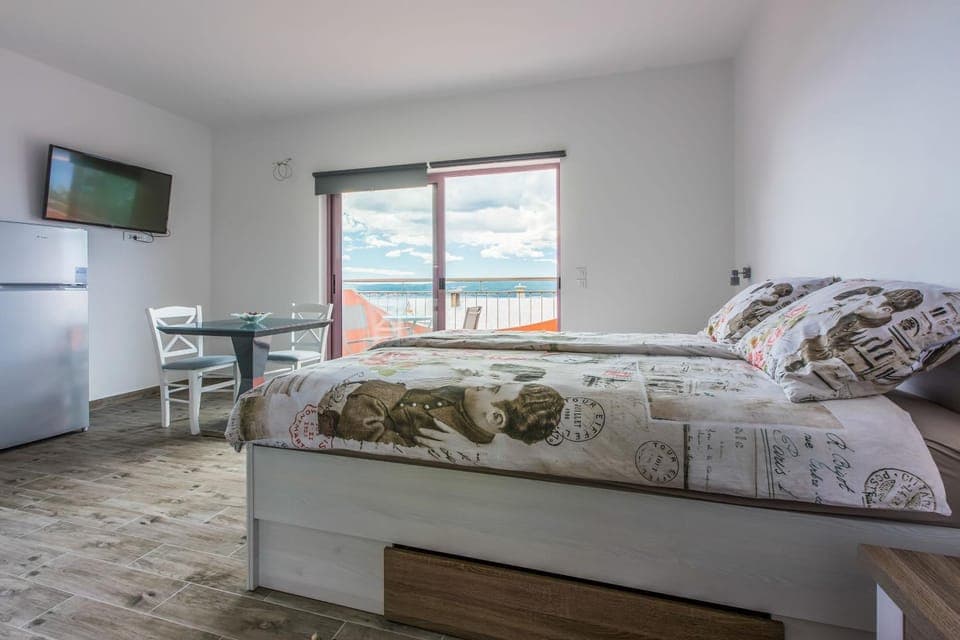 Dining area, Bedroom