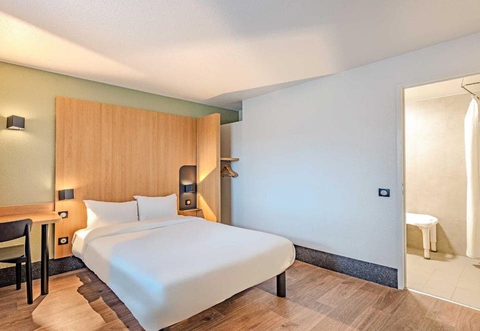 Bathroom, Photo of the whole room, Bedroom, acessibility