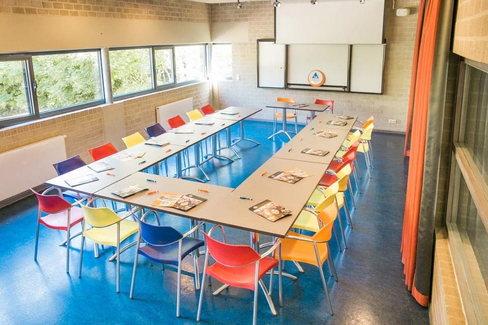 Meeting/conference room, Area and facilities