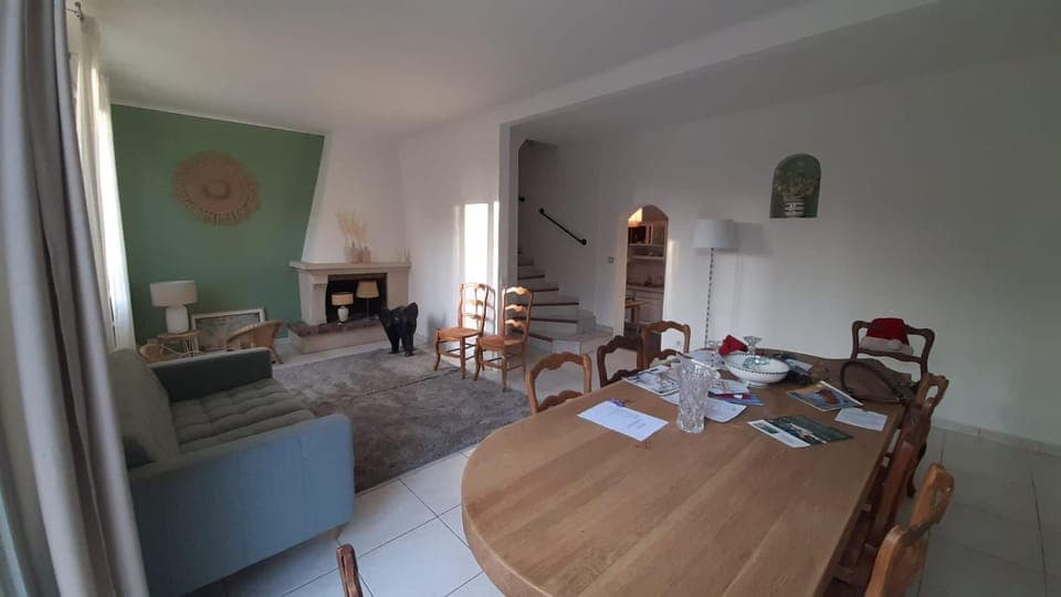 Seating area, Dining area