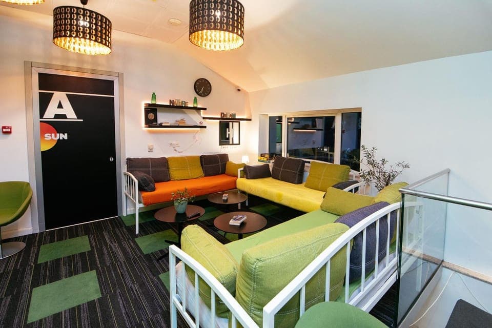 TV and multimedia, Living room, Seating area