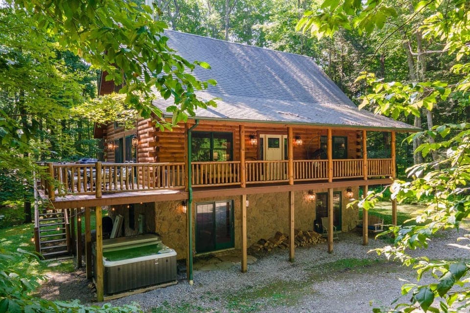 Dancing Bears Retreat House in Deep Creek Lake
