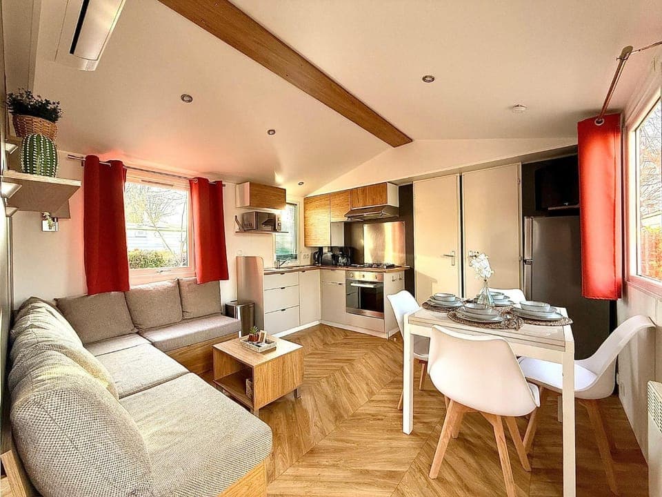 Kitchen or kitchenette, Living room