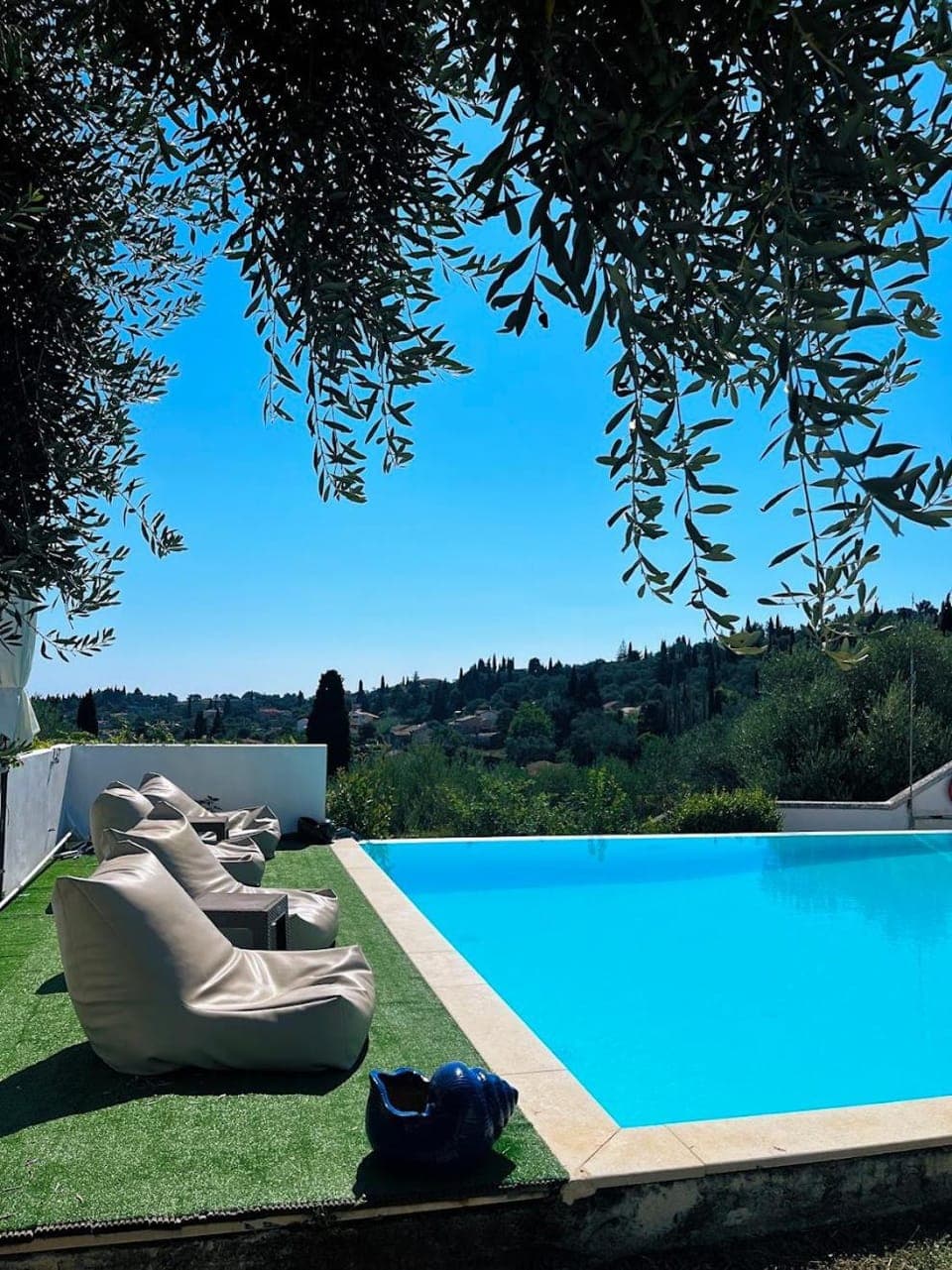 Day, Natural landscape, Garden, Swimming pool, sunbed