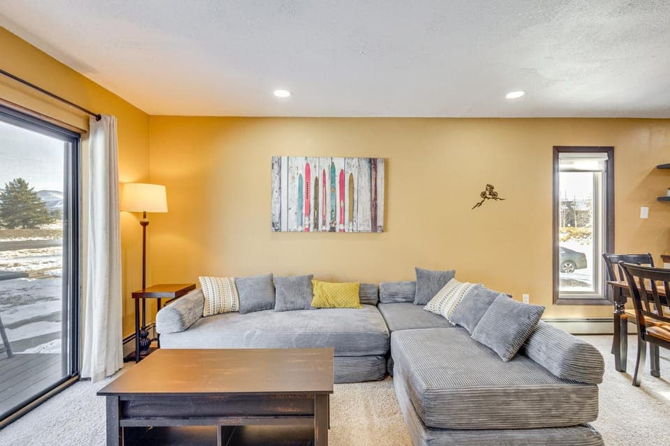 Cozy Condo Steps to Free Winter Park Shuttle! Apartment in Fraser