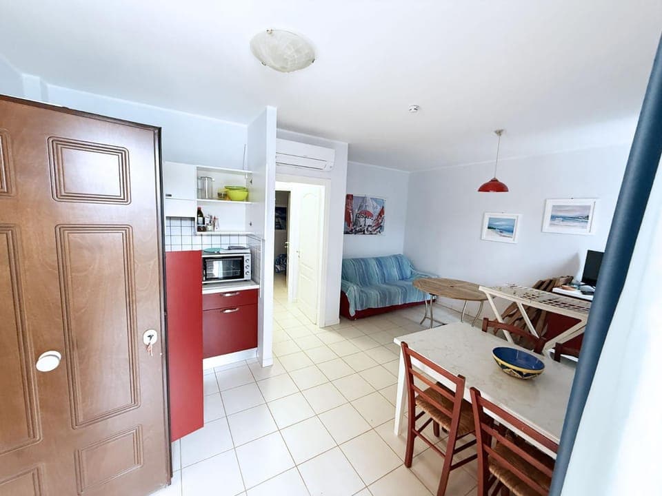 Day, Living room, Seating area