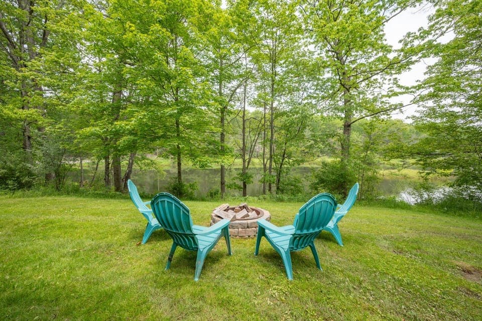 Mountain Breeze by Railey Vacations House in McHenry