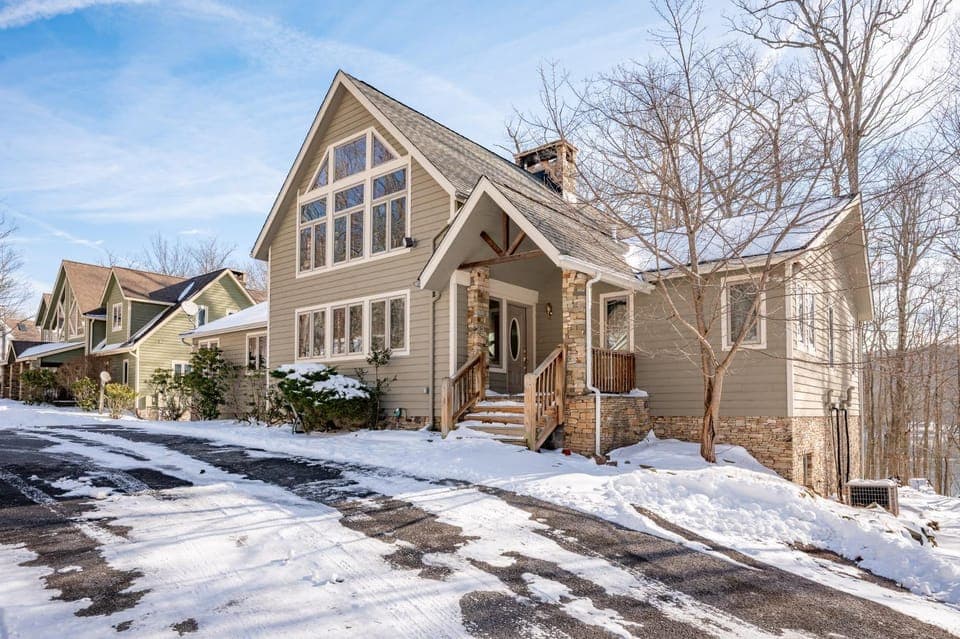 Majestic Lodge by Railey Vacations House in Deep Creek Lake