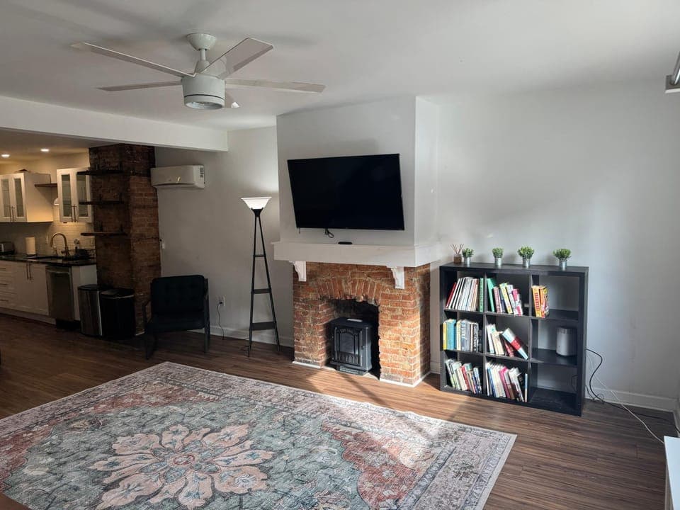 Communal lounge/ TV room, TV and multimedia, Living room