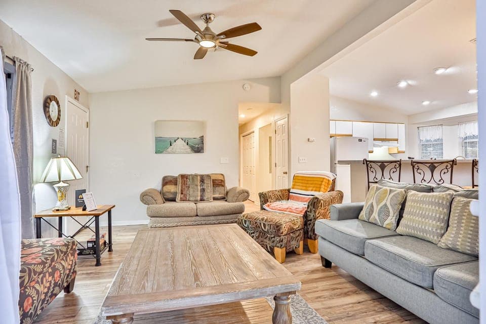 Living room, Seating area