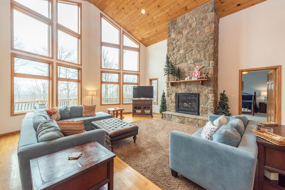 Mountain Top Manor by Railey Vacations House in Deep Creek Lake