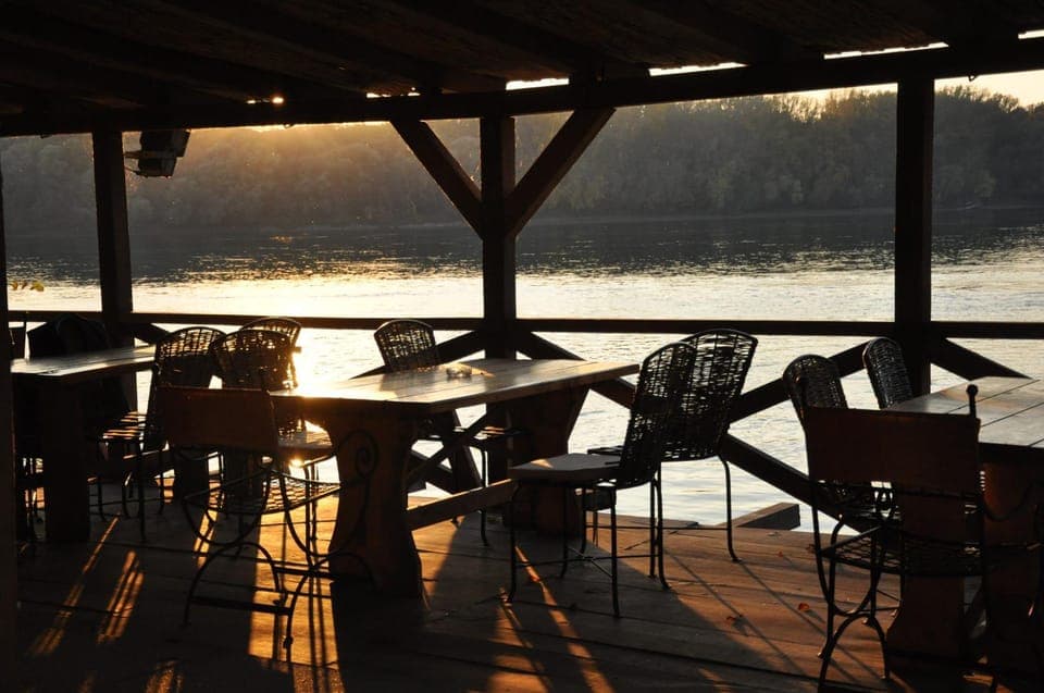 Restaurant/places to eat, Balcony/Terrace