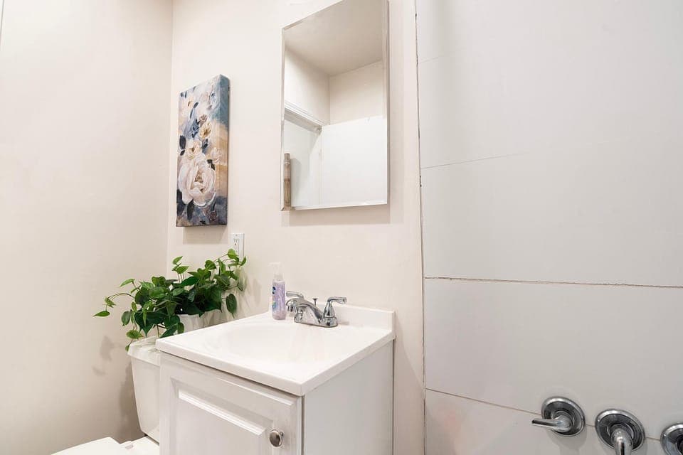 Affordable 1BR apt near Beverly Hills Apartment in Beverly Hills