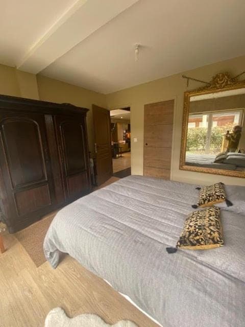 Bed, Photo of the whole room, Bedroom, wardrobe