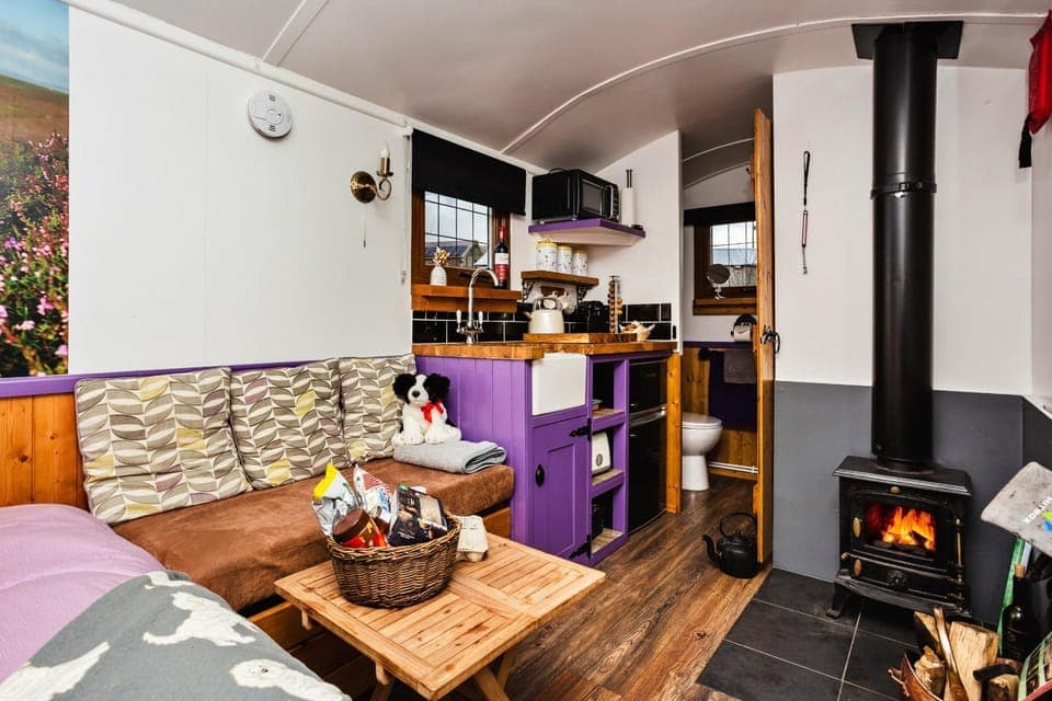 Communal lounge/ TV room, Kitchen or kitchenette, Living room, Seating area