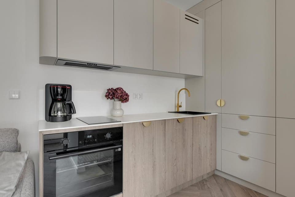 Kitchen or kitchenette, dishwasher, oven, stove