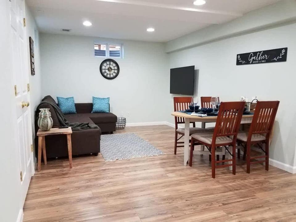 Renovated 2BR flat near Red Rocks-Rocky Mt-DT-15min House in Lakewood