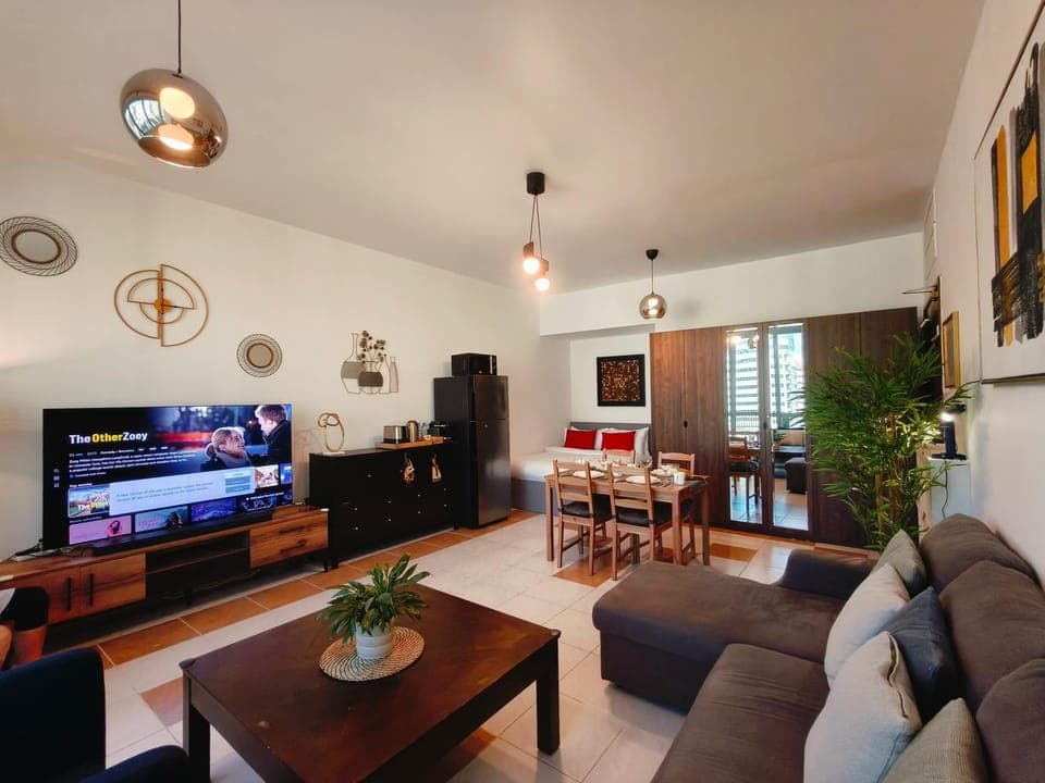 TV and multimedia, Living room, Dining area, Evening entertainment