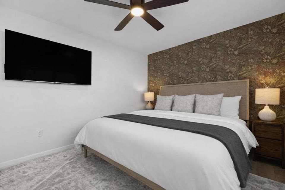 Modern 1BR 1BA Eastpointe Apartments - Pet-Friendly Apartment in Eastpointe