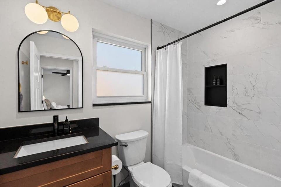 Spacious 1BR 1BA Units in Eastpointe Apartment in Eastpointe