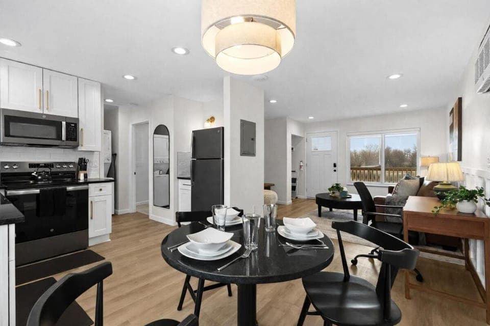 Spacious 1BR 1BA Eastpointe Apartment Apartment in Eastpointe