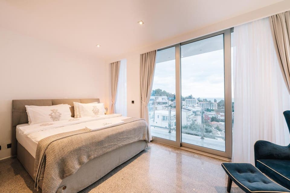 Bed, View (from property/room), Balcony/Terrace, Living room, Photo of the whole room, Seating area, Bedroom