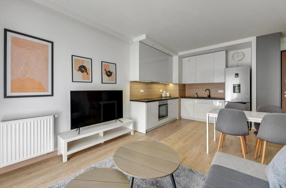 TV and multimedia, Kitchen or kitchenette, Living room, Seating area, Dining area