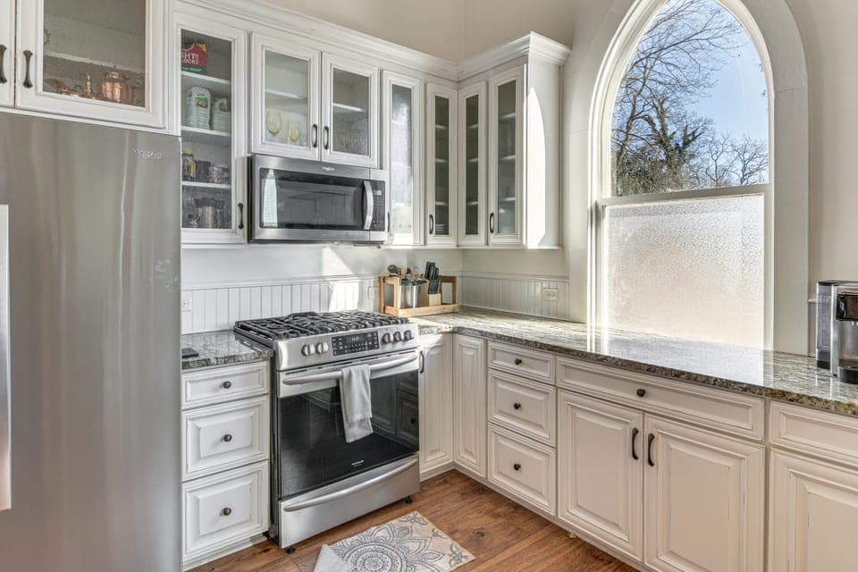The Sanctuary in Historic Dtwn Staunton House in Staunton