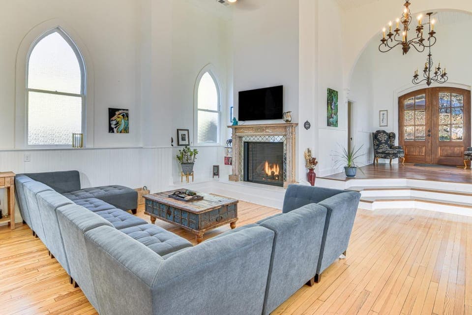 The Sanctuary in Historic Dtwn Staunton House in Staunton