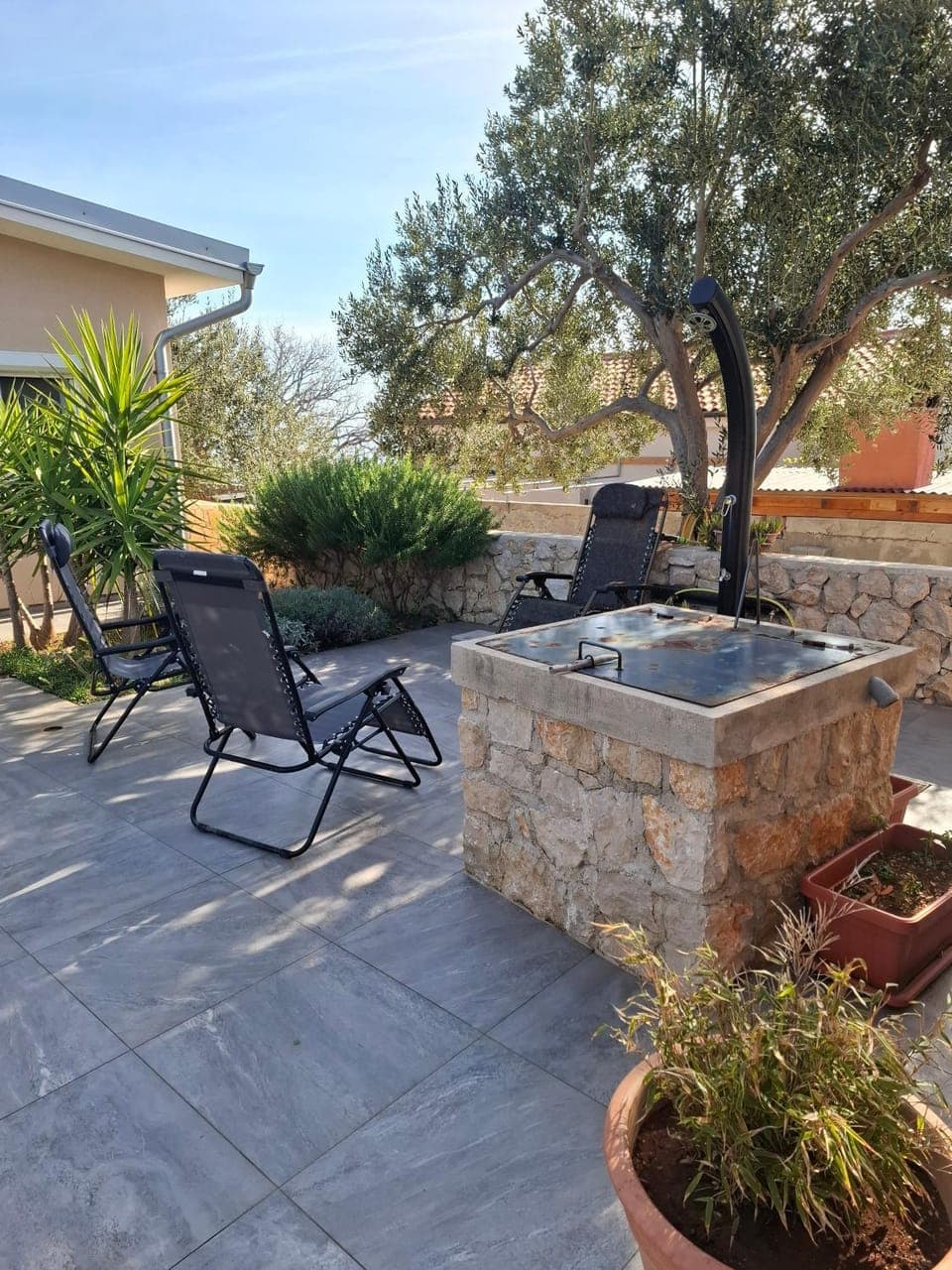 Patio, Day, Garden, sunbed