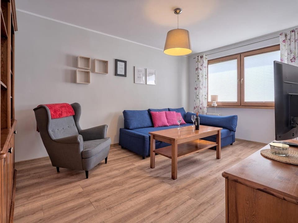 Bed, TV and multimedia, Living room