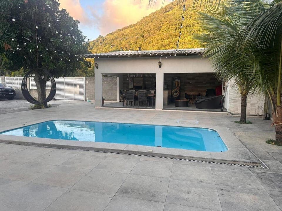 Casa com quadra de areia House in Rio de Janeiro