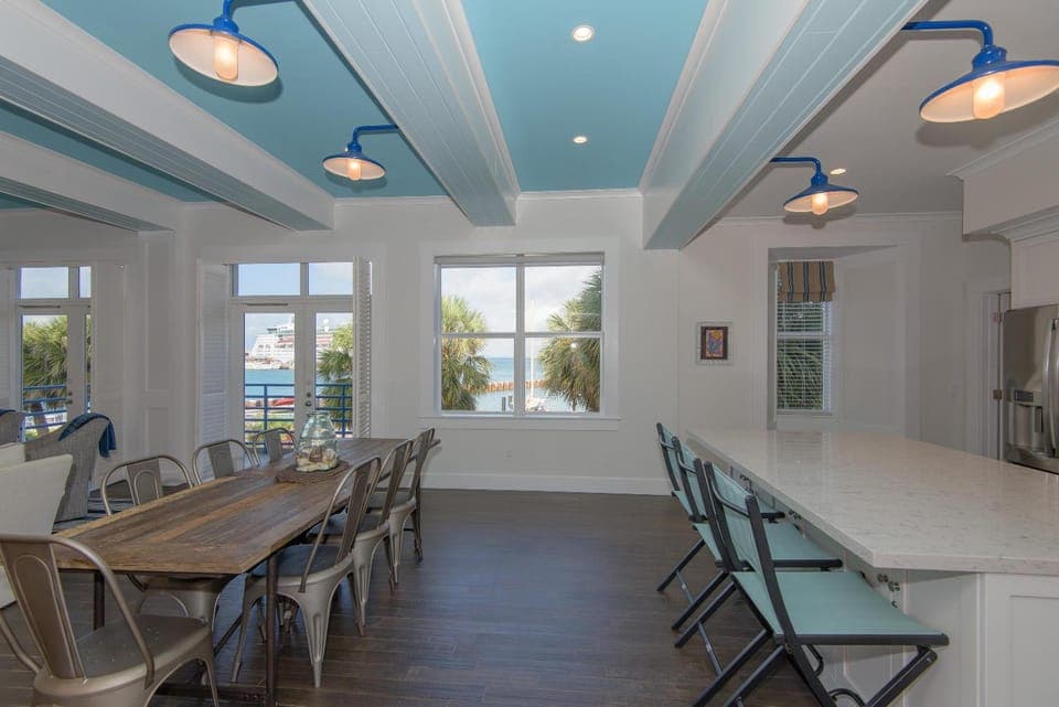 A SUNSET AND HARBOUR VIEW House in Key West