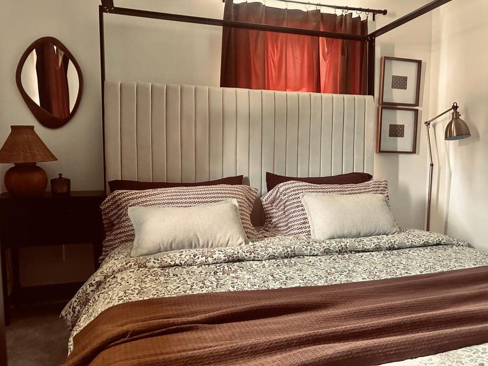 King suite and Hot Tub near the Greene House in Kettering