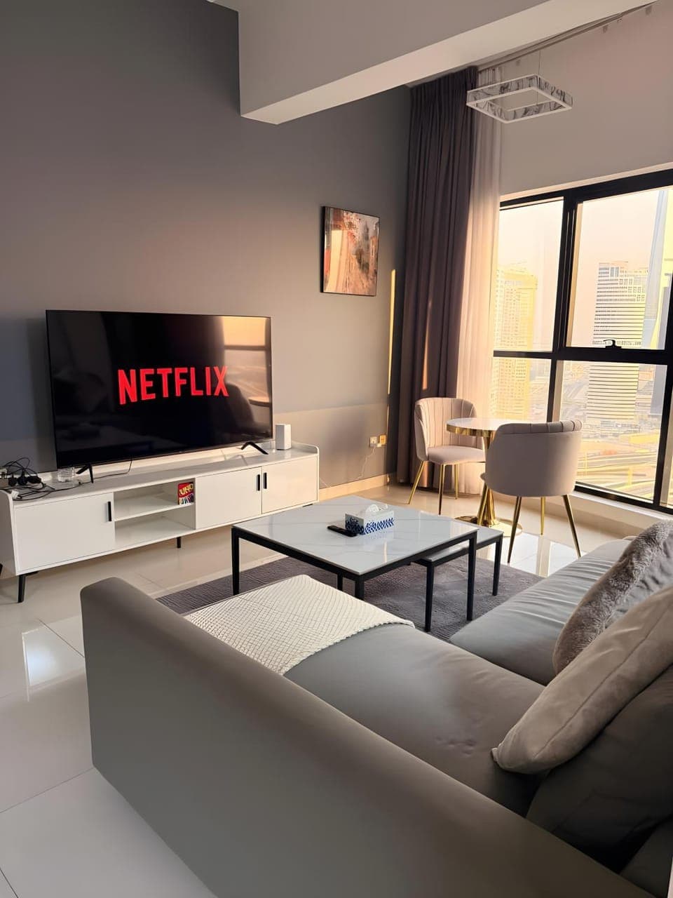 TV and multimedia, Living room, Seating area, Evening entertainment