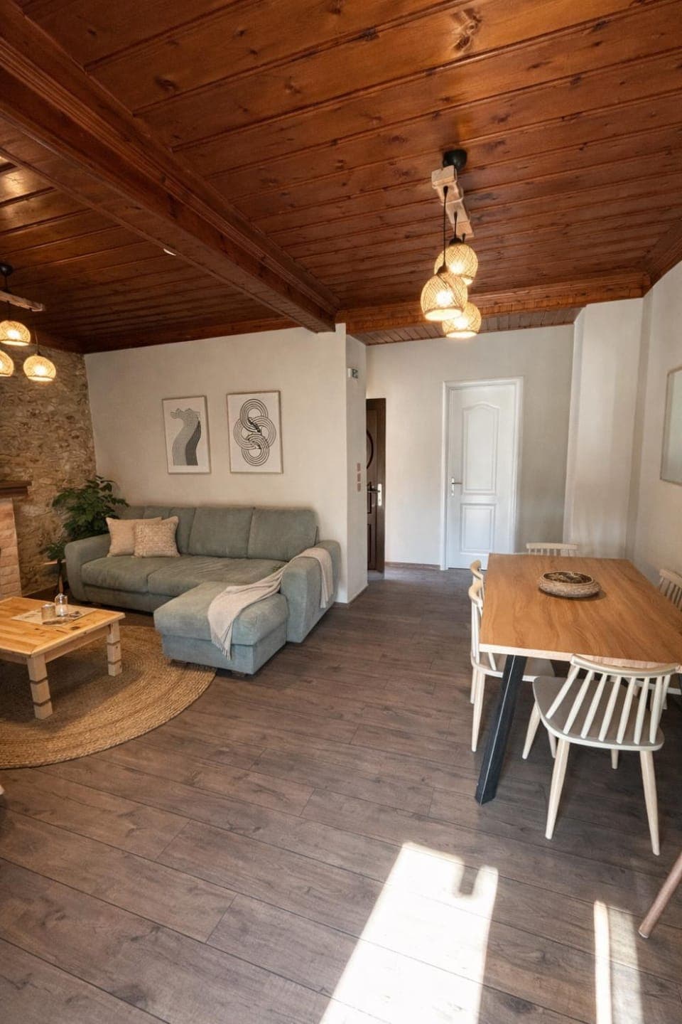 Living room, Dining area