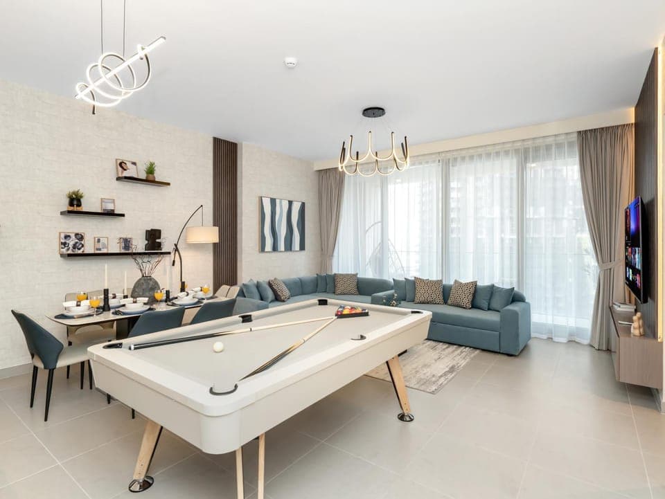 Billiard, TV and multimedia, Living room, Seating area