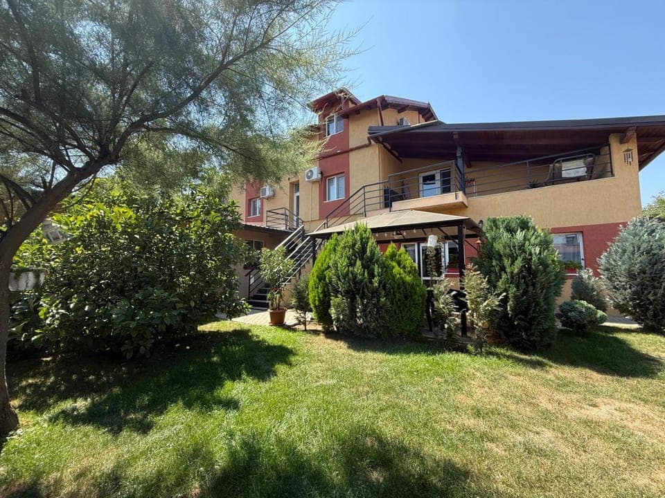 Property building, Garden