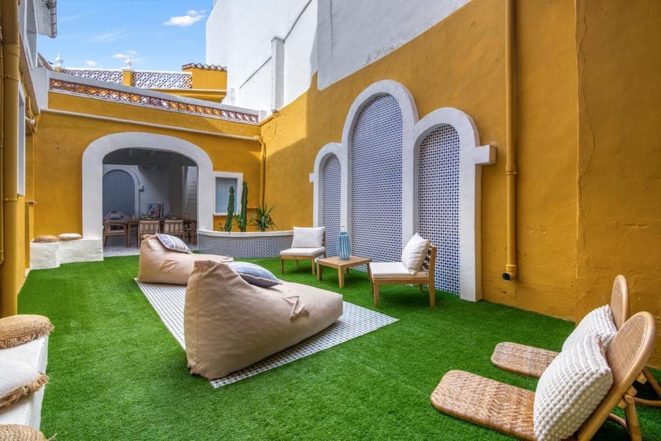 Property building, Balcony/Terrace, Living room