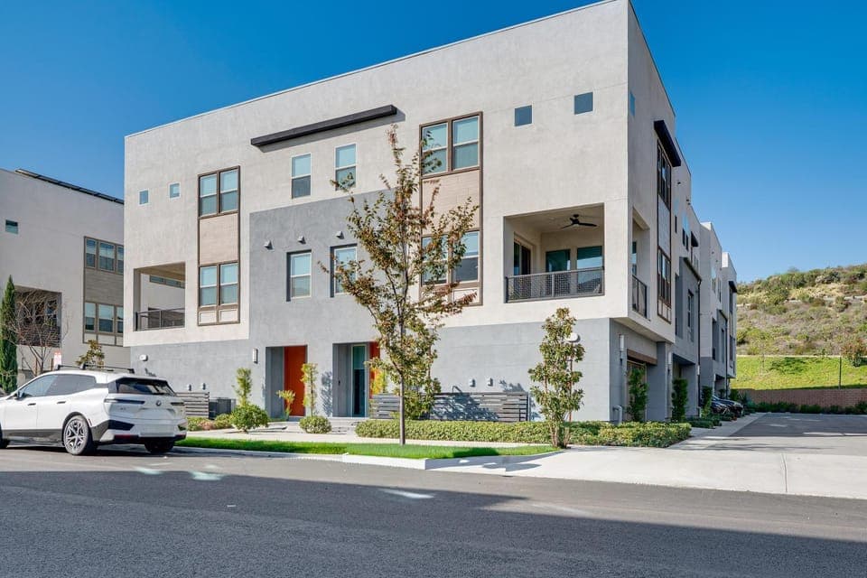 12 Mi to DTLA! Multi-Level Charmer with Pool Access House in Monterey Park