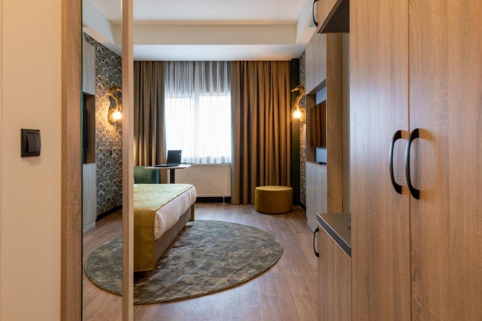 TV and multimedia, Photo of the whole room, Bedroom