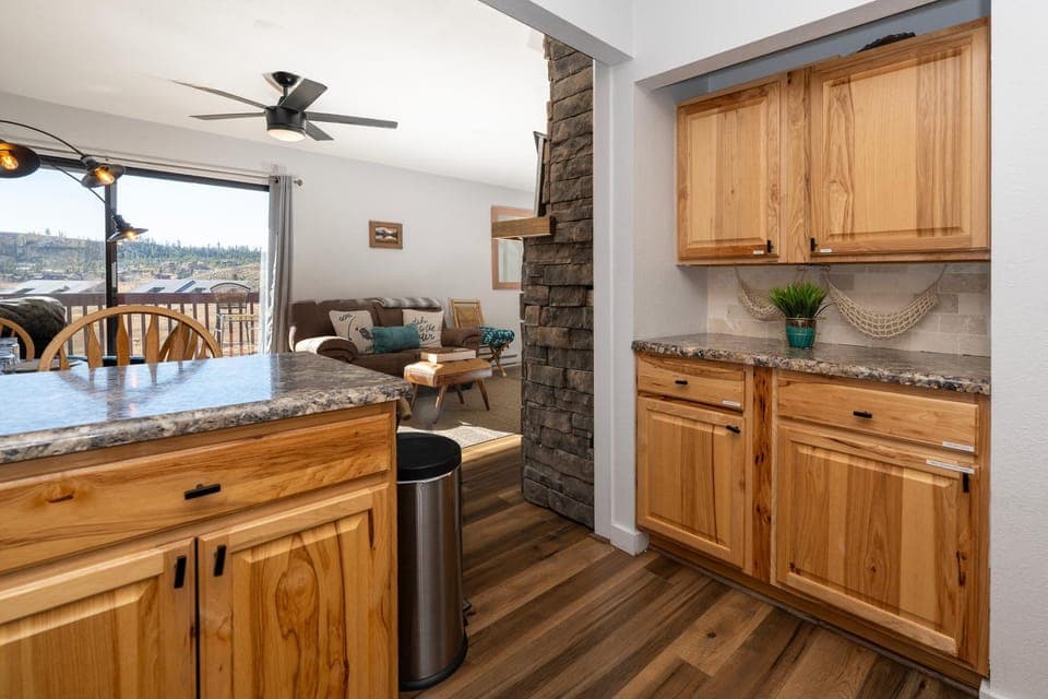 Kitchen or kitchenette, Living room, Seating area, Dining area, Mountain view, furniture