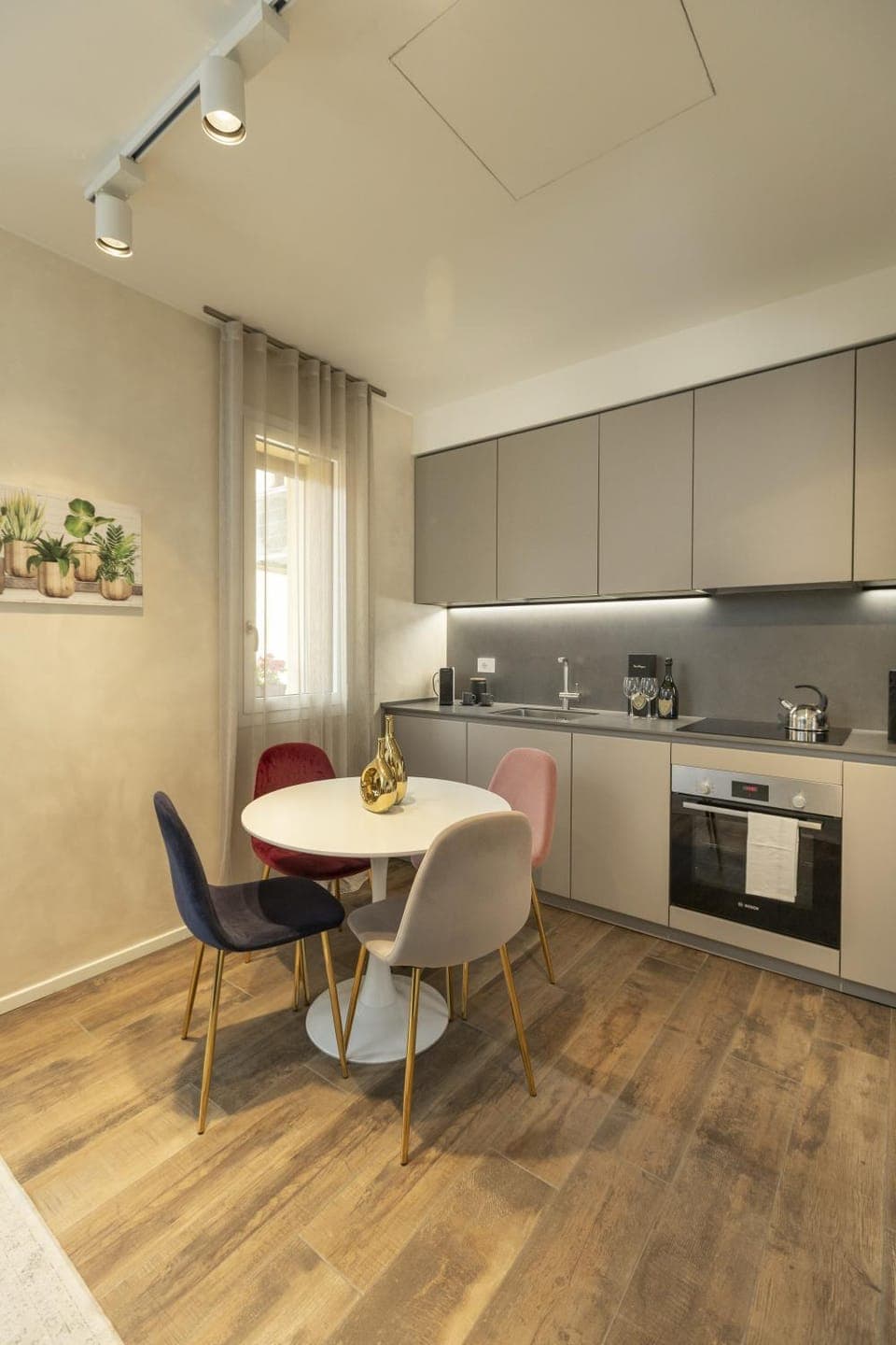 Kitchen or kitchenette, Dining area, dishwasher, oven, pet friendly, stove