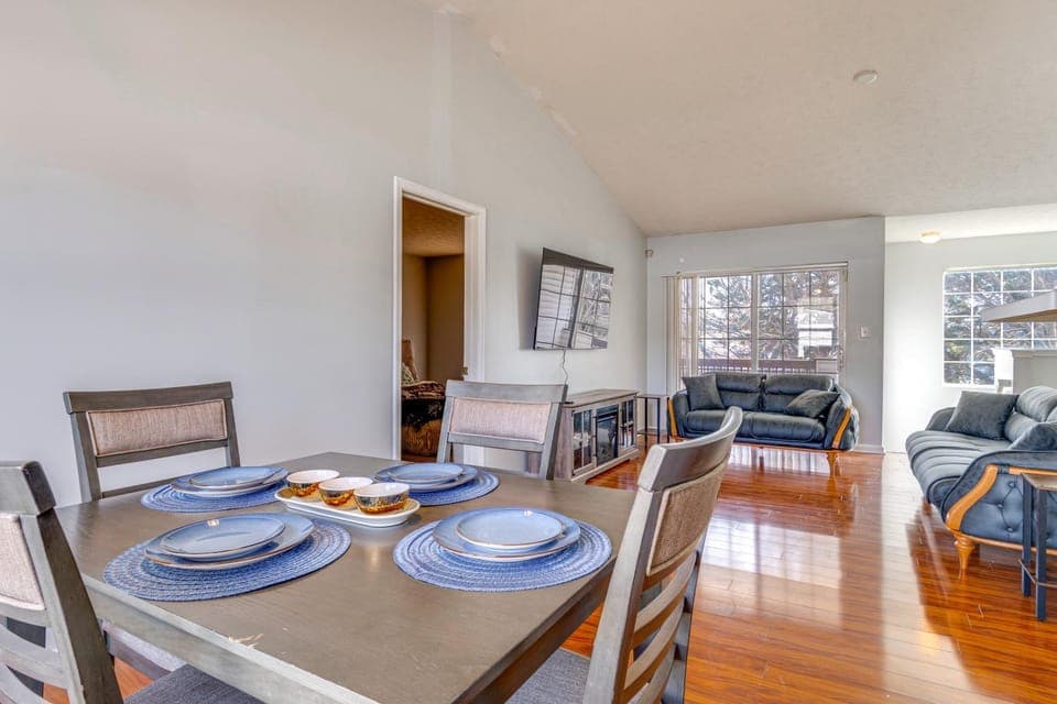 Quiet + Convenient! 2-Story Townhouse in NW Indy House in Pike Township