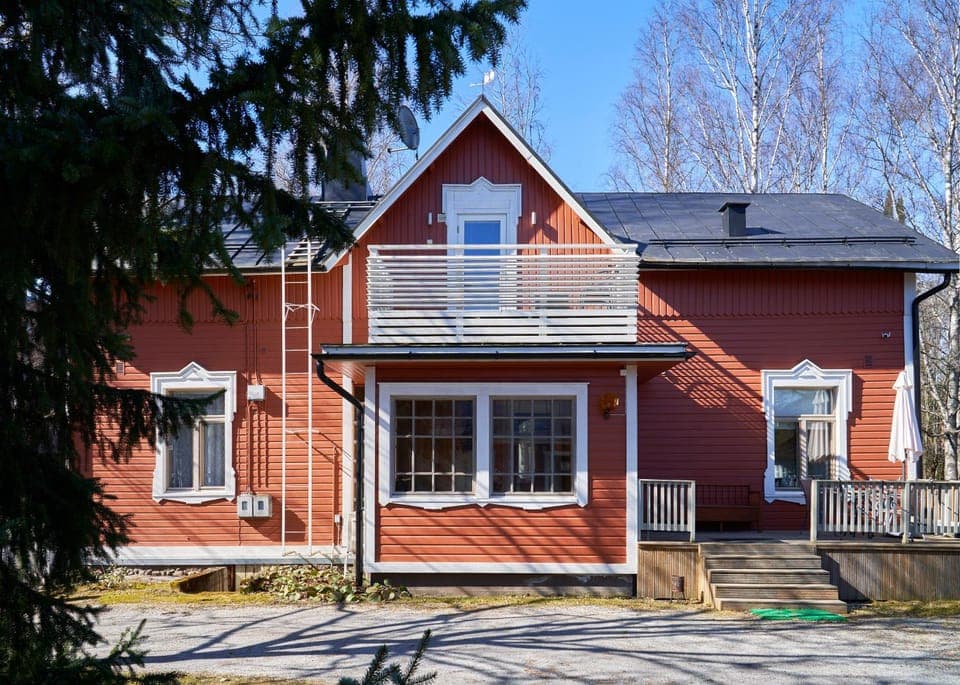Property building, Facade/entrance, Spring