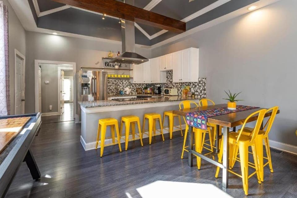 Kitchen or kitchenette, Living room, Dining area, oven, stove