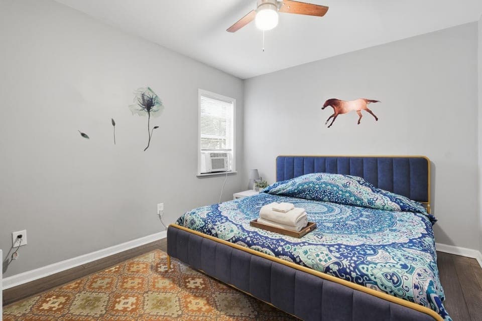 Bed, Photo of the whole room, Bedroom
