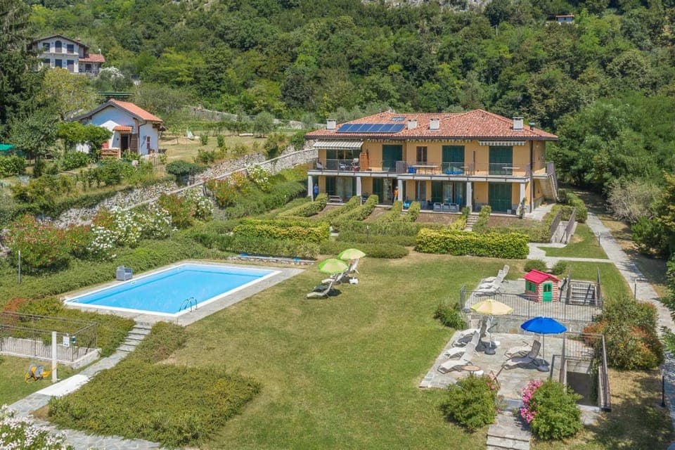 Property building, Spring, Day, Natural landscape, Garden, Garden, Garden view, Pool view, Swimming pool, sunbed