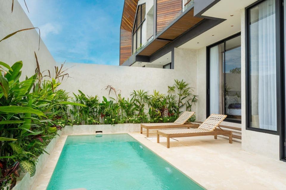 Property building, Pool view, Swimming pool, sunbed