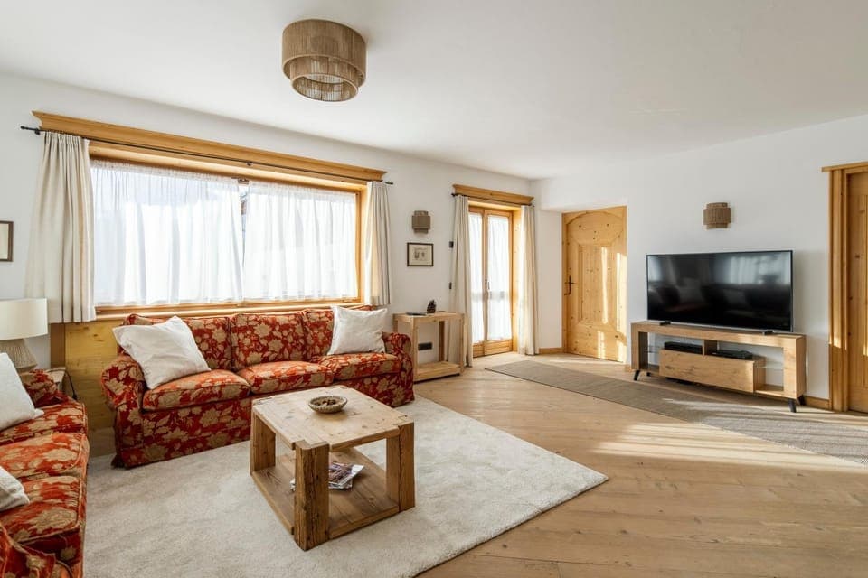 Communal lounge/ TV room